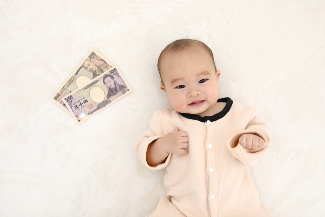 赤ちゃんとお金のイメージ